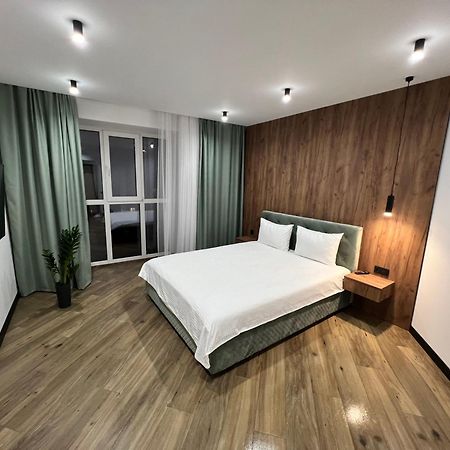 Люкс Апартаменти Район Автовокзалу В Жкарена Та Жк Great House Поблизу Обласноі Лікарні Riwne Exterior foto