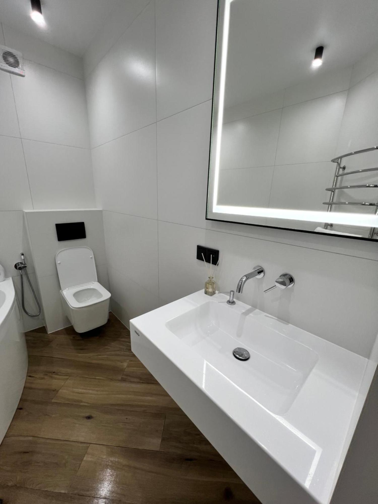 Люкс Апартаменти Район Автовокзалу В Жкарена Та Жк Great House Поблизу Обласноі Лікарні Riwne Exterior foto