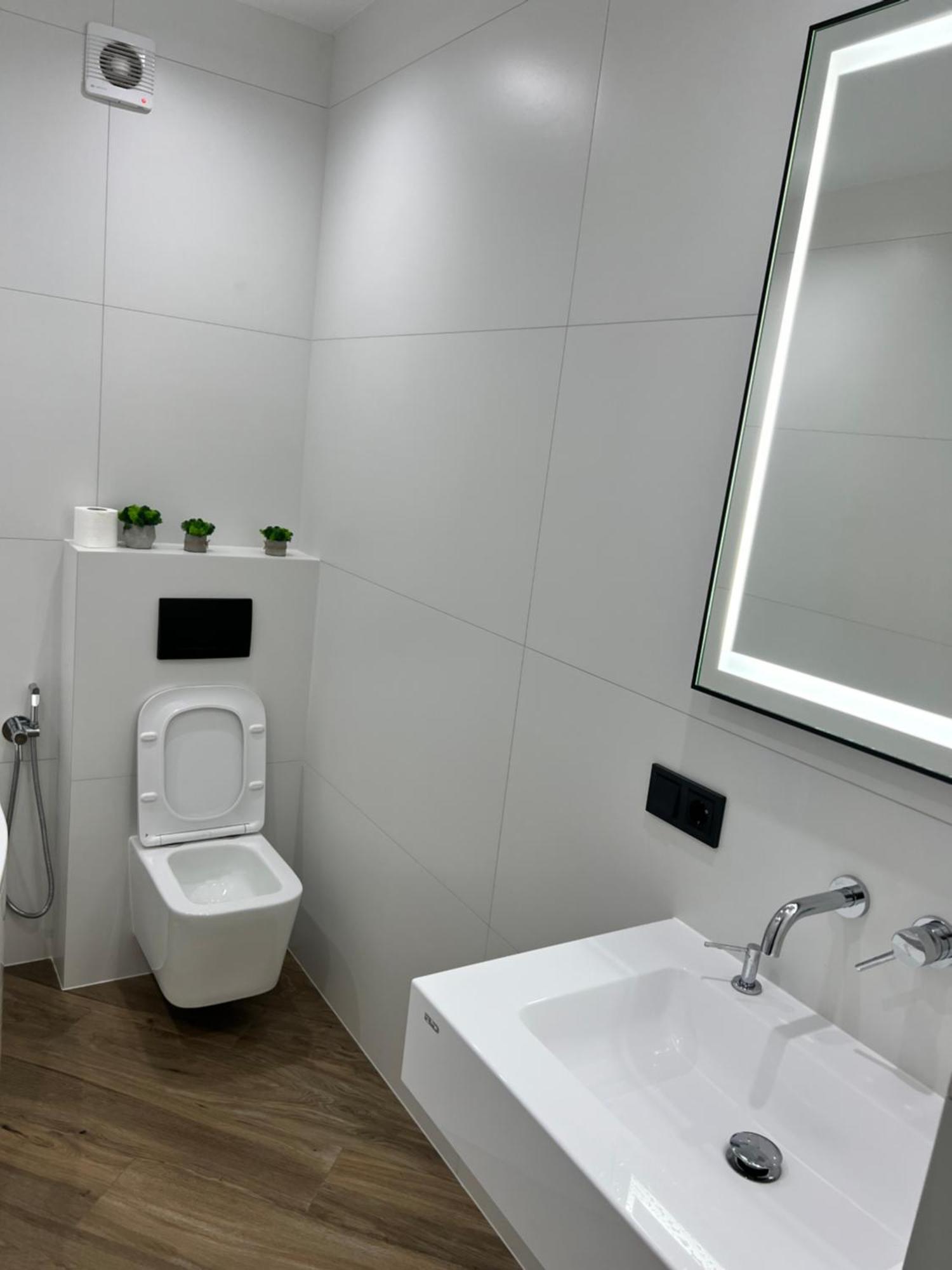 Люкс Апартаменти Район Автовокзалу В Жкарена Та Жк Great House Поблизу Обласноі Лікарні Riwne Exterior foto