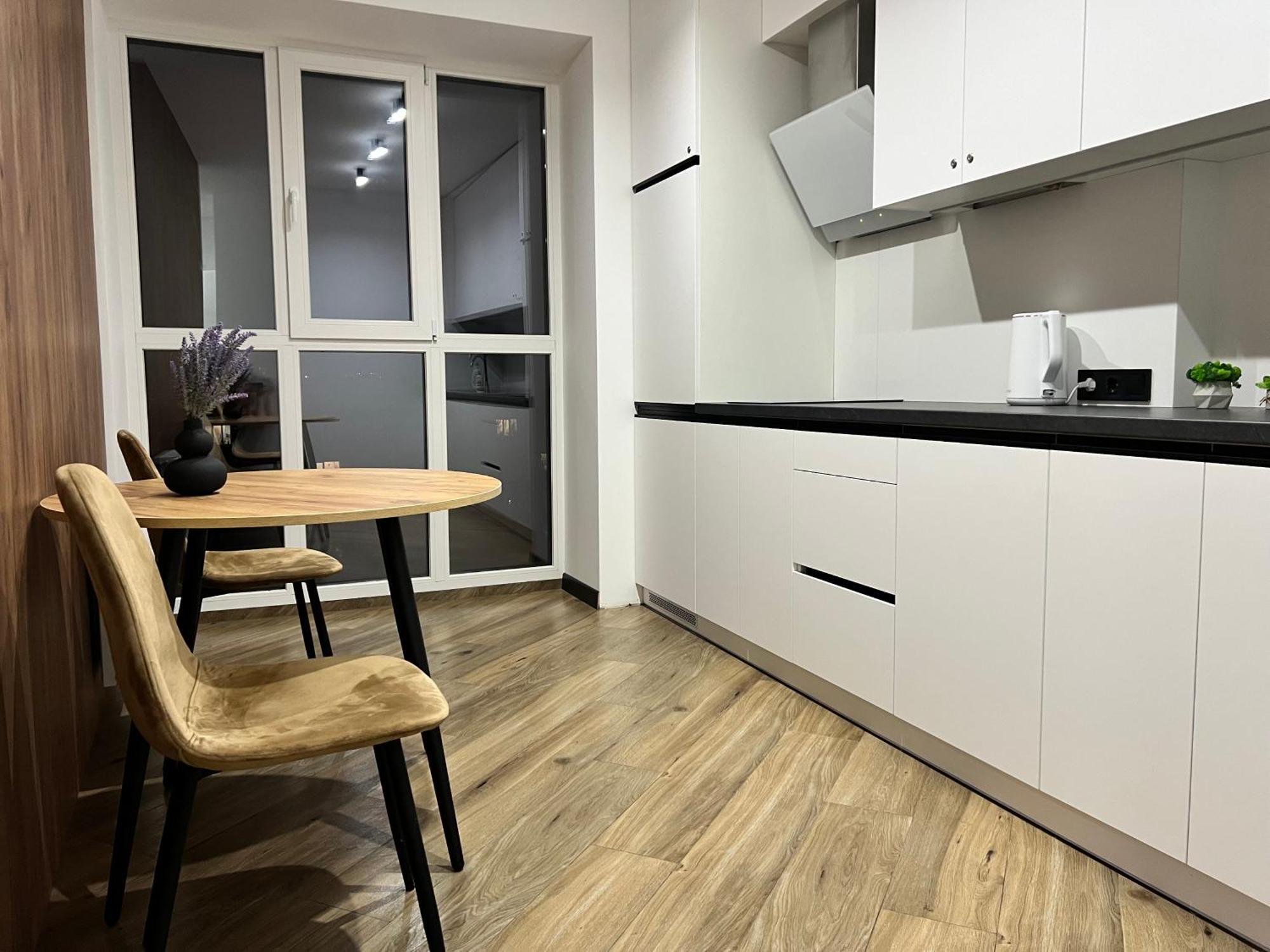 Люкс Апартаменти Район Автовокзалу В Жкарена Та Жк Great House Поблизу Обласноі Лікарні Riwne Exterior foto