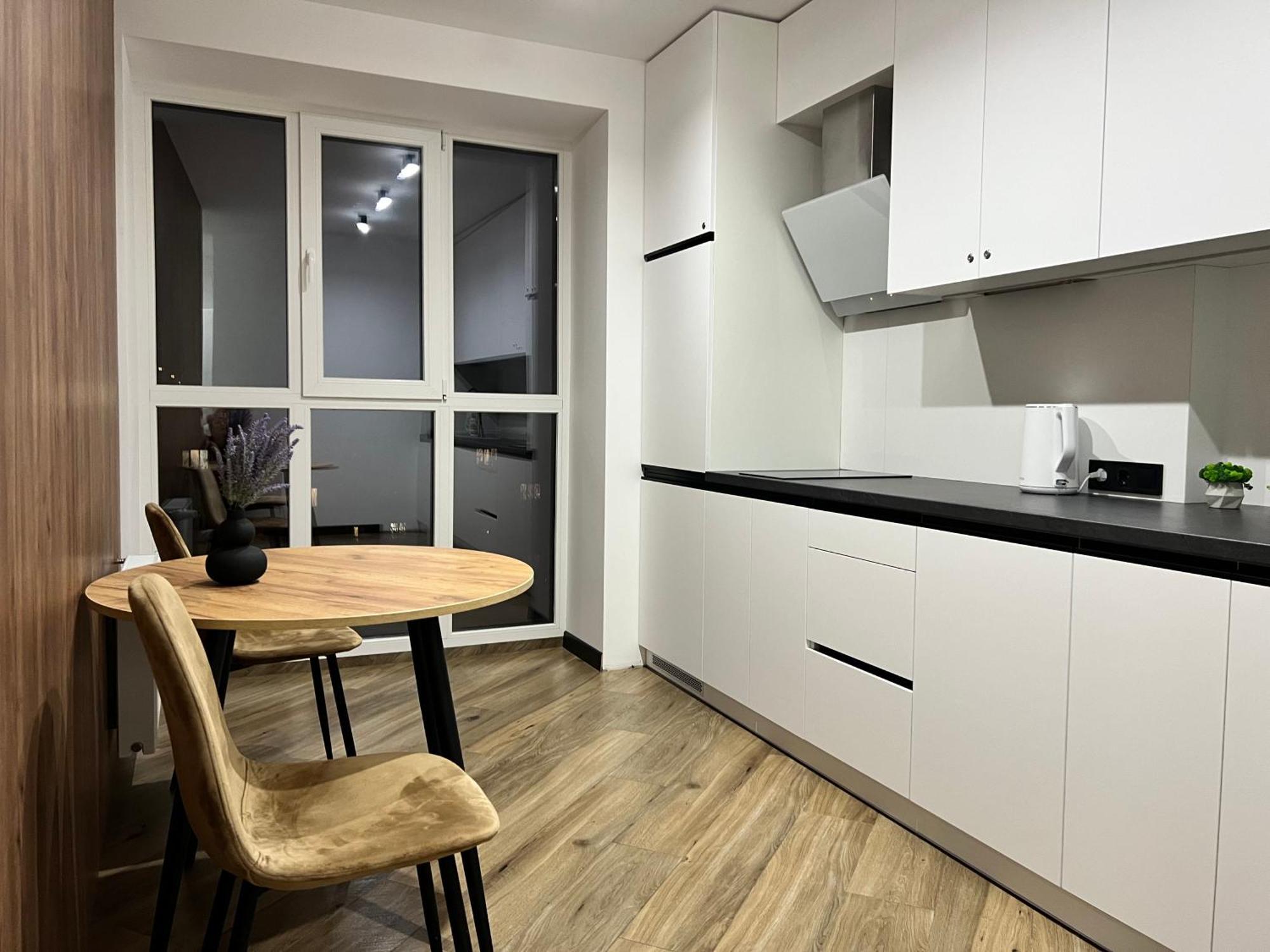 Люкс Апартаменти Район Автовокзалу В Жкарена Та Жк Great House Поблизу Обласноі Лікарні Riwne Exterior foto