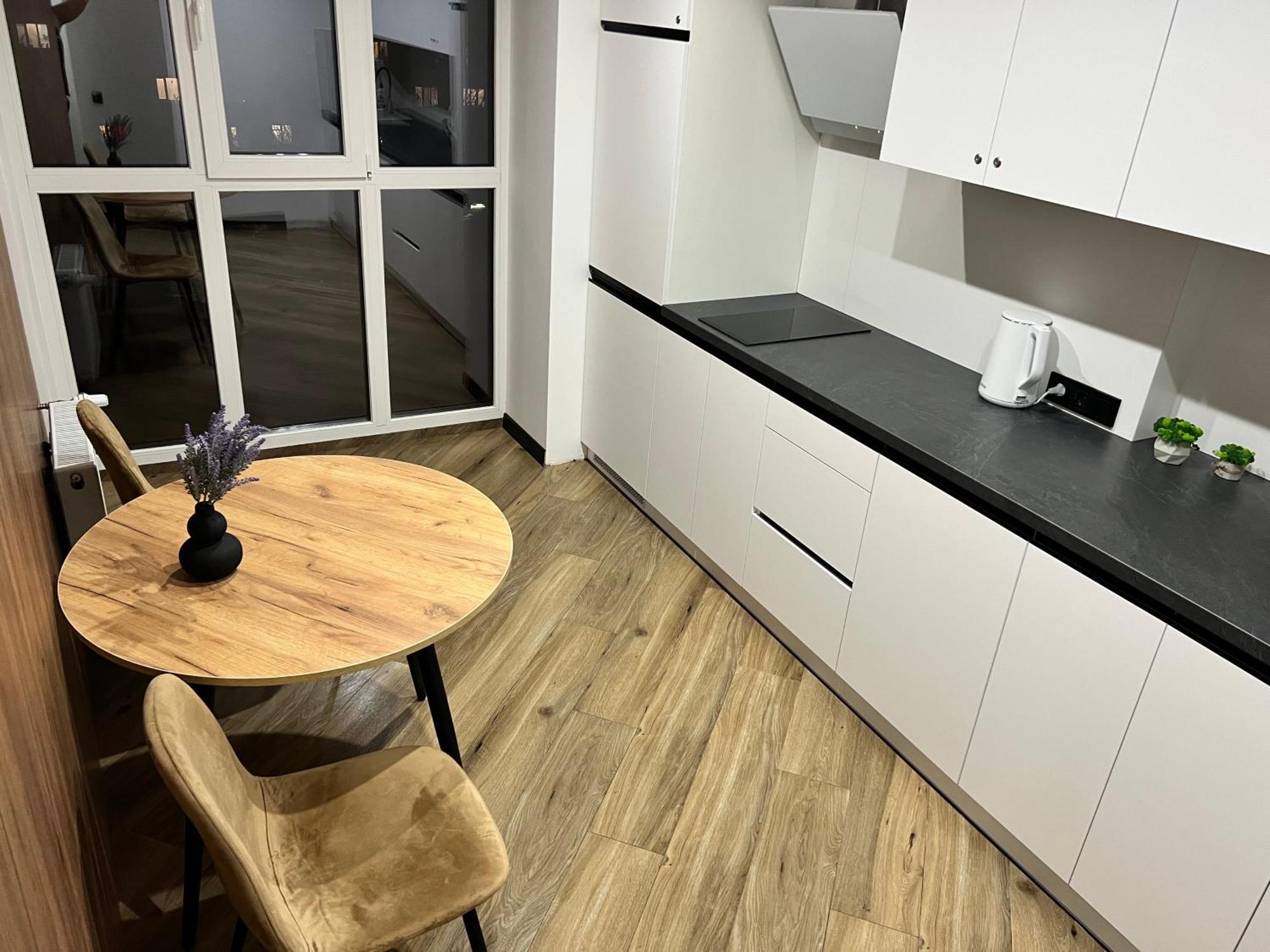 Люкс Апартаменти Район Автовокзалу В Жкарена Та Жк Great House Поблизу Обласноі Лікарні Riwne Exterior foto